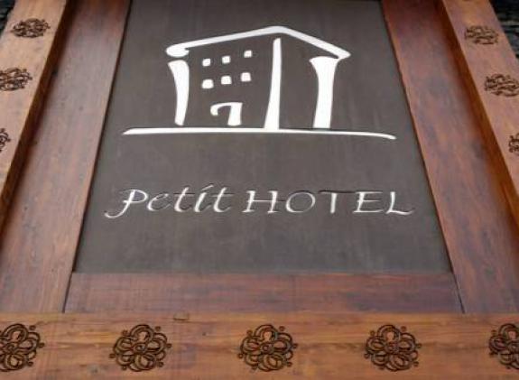 petit-hotel-2 image