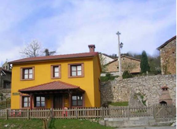 casa-de-aldea-balcon-de-los-picos image