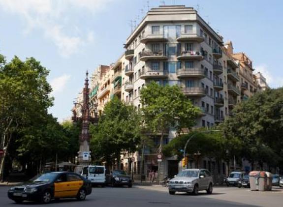 apartments-gaudi-sagrada-familia image
