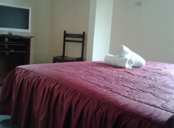 hostal-victor-lima-airport-hostel image