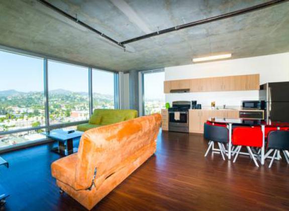 hollywood-aurora-apartment image