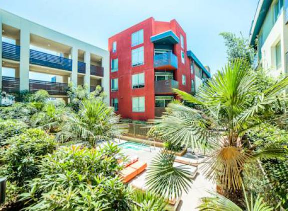 the-hollywood-sunny-apartment image