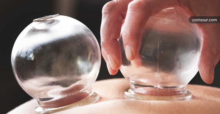 Es la succión en determinados puntos de cuerpo para desbloquear los nódulos en la musculatura, regular el flujo vital, mover líquidos y ayudar a eliminar toxinas, entre otros efectos.