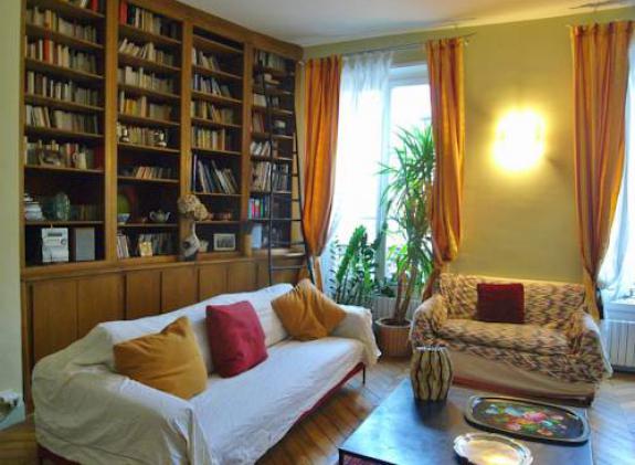 3-bedroom-apartment-in-the-city-center image