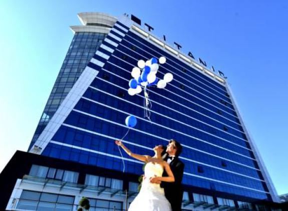 Terrasse magnifique pieds dans l'eau : image de Four Seasons Hotel Istanbul  at the Bosphorus - Tripadvisor