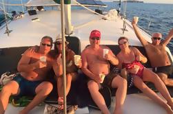 Sunset Catamaran Tour con Open Bar en Flamingo Beach