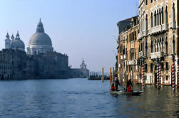 Skip the Line: Morning Venice Gondola Ride and Walking Tour with St Mark's Basilica