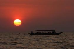 Tour de medio día por el pueblo flotante y el lago Tonle Sap en barco