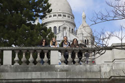 Professional Photo Shoot Tour in Paris' Montmartre