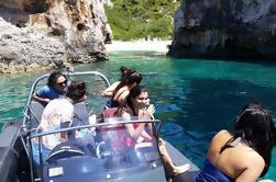 Private Boat Tour: Vis Island Caves og natur