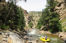 Rafting en aguas bravas de tres cuartos de día