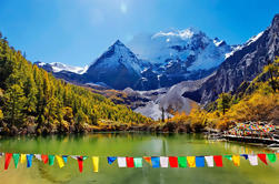 Private 4-Day Chengdu and Daocheng Yading Guided Tour with Flight