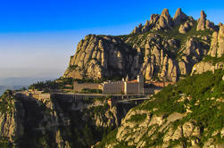 Visita guiada de día completo a Montserrat y Bodega Orgánica de Barcelona