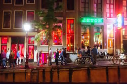 Offbeat Amsterdam Red Light District Nighttime Walking Tour met een lokale gids