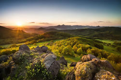 Excursion de plein-jour de la campagne de Prague: volcans, montagne de Rana et visite de ferme de chèvre