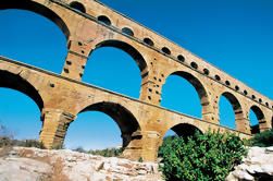 Small-Group Avignon and Pont du Gard Day Trip with Wine Tasting from Aix-en-Provence