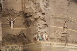 Private Day Tour: Giza Pyramids, Old Cairo, and El Mokattam Mountain Cave Church