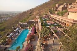 Private Day Trip to Neemrana Fort Palace med Zip-lining aktivitet og lunsj