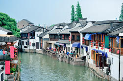 Coach Tour: Zhujiajiao Water Town Inoltre fiume Huangpu Dinner Cruise