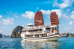 Crucero por la Bahía de Halong durante la noche con Swan Cruises