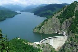 Excursão privada de luxo de Bucareste à cidadela de Poenari e ao lago Vidraru