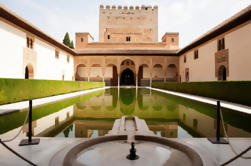 Excursion de la côte de Malaga: Excursion d'une journée à Grenade, y compris l'Alhambra et les jardins du Generalife