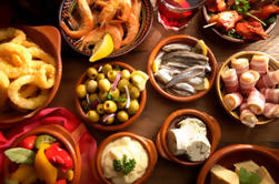 Malaga Shore Excursion: Private Malaga City Sightseeing Tour med Tapas