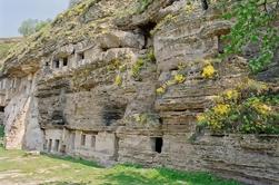 Excursión privada de día completo a los monasterios de la cueva de Saharna y Tipova de Chisinau