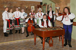 Old Town Tour e cena con Folk Show di Praga