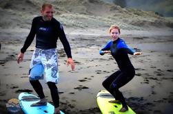 Private Tour: Full-Day Surf Lesson en lunch in Piha Beach van Auckland