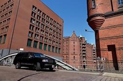 Private Small-Group Hamburg City Tour met een Luxury Vehicle