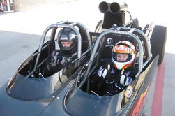 Paseo a lo largo de un Dragster en Lucas Oil Raceway