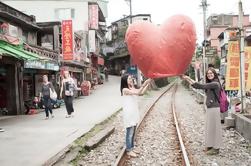 5-Hour Shifen Old Street Walk and Pingxi Sky Lantern Tour from Taipei