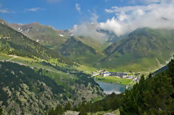 Excursión de un día en grupo pequeño de los Pirineos desde Barcelona