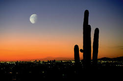 Solnedgang og City Lights Aerial Tour of Phoenix