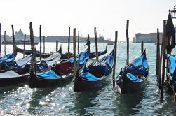 Discover Venice Walking Tour with Gondola Ride