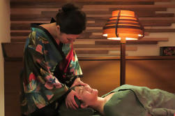 Japanische Lymphmassage an einem hochwertigen Salon im Ginza Bezirk