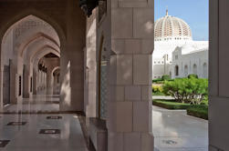 Excursão de meio dia para grupos pequenos: Mesquita clássica de Muscat Sultan Qaboos