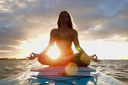 Paddleboard classe di yoga a Honolulu