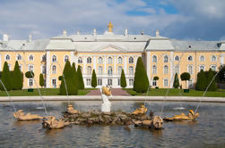 Gran Palacio y Jardines de Peterhof con Neva Boat Ride