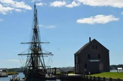 Salem Walking Tour Combo: Daytime Tour Plus Tour de historia de la noche embrujada