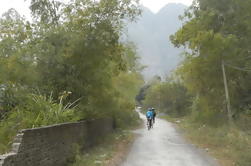 Excursión en bicicleta de medio día al campo pequeño de Hanoi