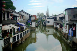 Private Tour: Zhujiajiao, Oriental Pearl Tower and Shanghai History Museum