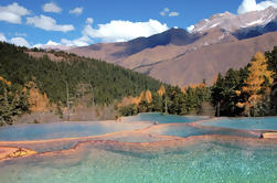 Private 4-Day Jiuzhaigou and Huanglong National Parks Tour from Chengdu