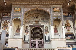 Tour privado de arquitectura de 2 días desde Jaipur: Mansiones de Mandawa