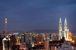 Cena de 2 horas en el restaurante giratorio KL Tower con transferencia de 1 vía