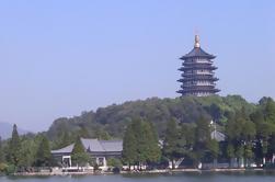 Excursión Cultural de Hangzhou: Pagoda de Leifeng, Museo Nacional de la Seda de China y Calle Cultural de Qinghefang