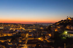 Passeio à beira-mar em pequenos grupos em Lisboa com Desempenho de Fado