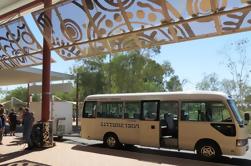 Transferencia de llegada compartida: Alice Springs Airport al hotel