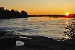 Especial de verano: Crucero Riverboat noche, cena y sol de medianoche Experiencia de Rovaniemi